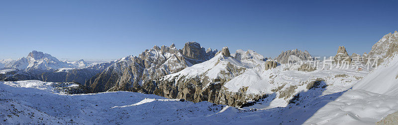 全景从Forcella Lavaredo(白云石-意大利)